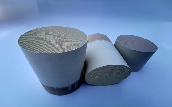 Pt Pd Rh Coated Honeycomb Catalyst Carrier 300cell 200cell การปล่อยไอเสียของเครื่องยนต์