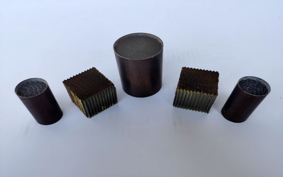 Cordierite Honeycomb Catalyst Element 400 เซลล์ V2O5 TiO2 SCR