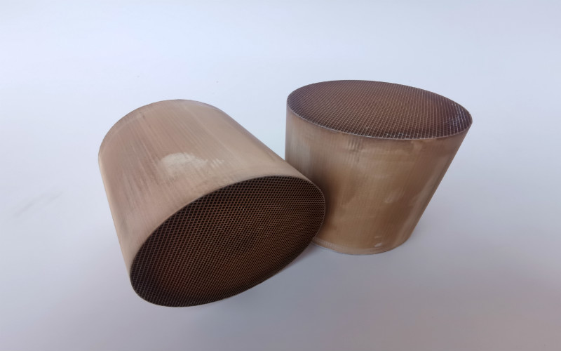 Alumina Honeycomb Monoliths Catalysts Euro III IV V VI สำหรับตัวแปลงตัวเร่งปฏิกิริยา
