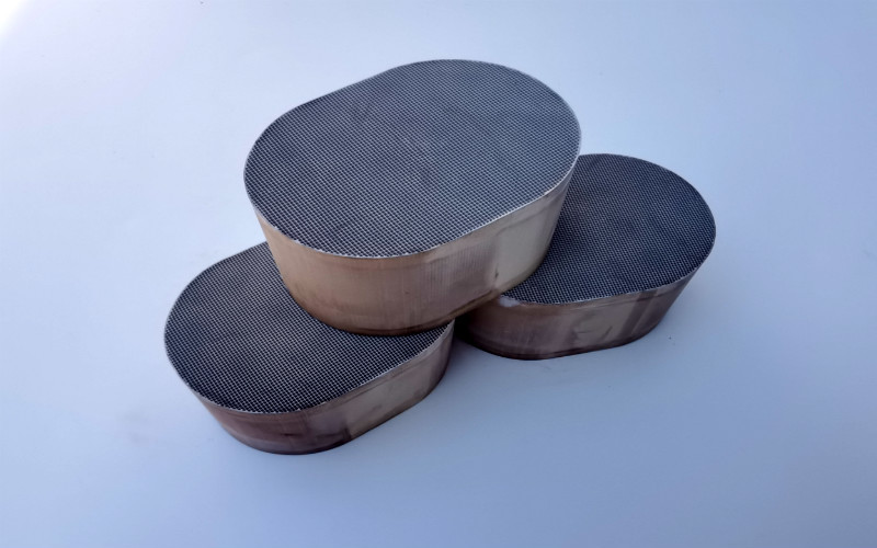 Metal Honeycomb Catalyst Scr การกำจัดโอโซนสำหรับรถบรรทุกดีเซล Auto Catalyst Three Core