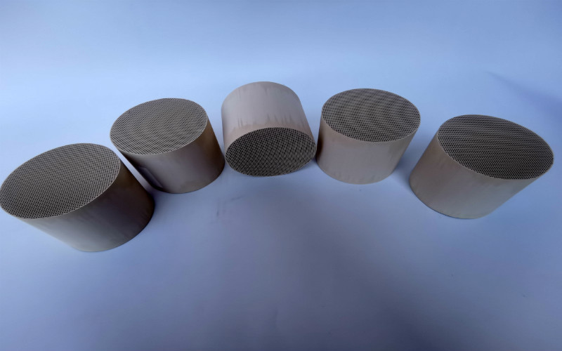 ท่อไอเสียเครื่องยนต์ DPF ตัวกรองอนุภาคดีเซล Euro 6 Euro 5 Dpf Filter
