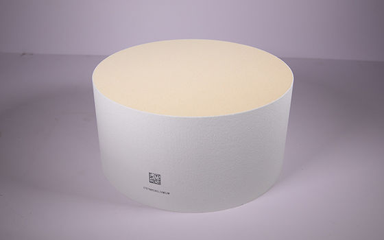 ตัวเร่งปฏิกิริยารังผึ้งเซรามิกความต้านทานการเกิดออกซิเดชันสูงพร้อมเส้นผ่านศูนย์กลางรูพรุนขนาดเล็ก